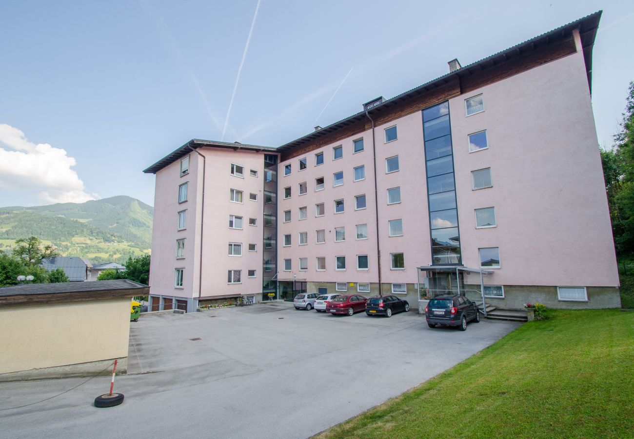 Apartment in Zell am See - Apartment CityXpress Ski in/Ski out with balcony