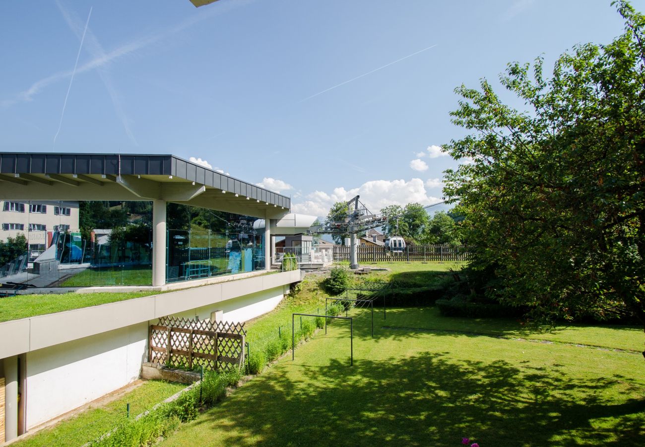 Apartment in Zell am See - Apartment CityXpress Ski in/Ski out with balcony