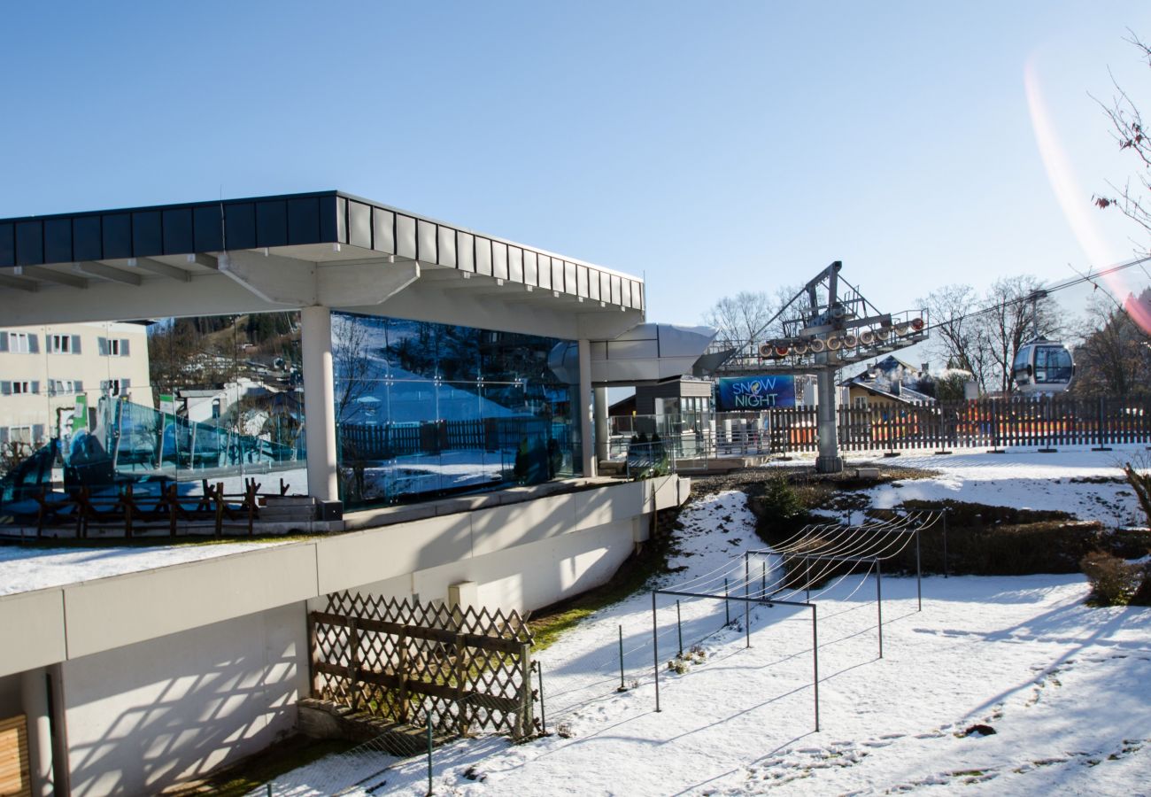 Apartment in Zell am See - Apartment CityXpress Ski in/Ski out with balcony