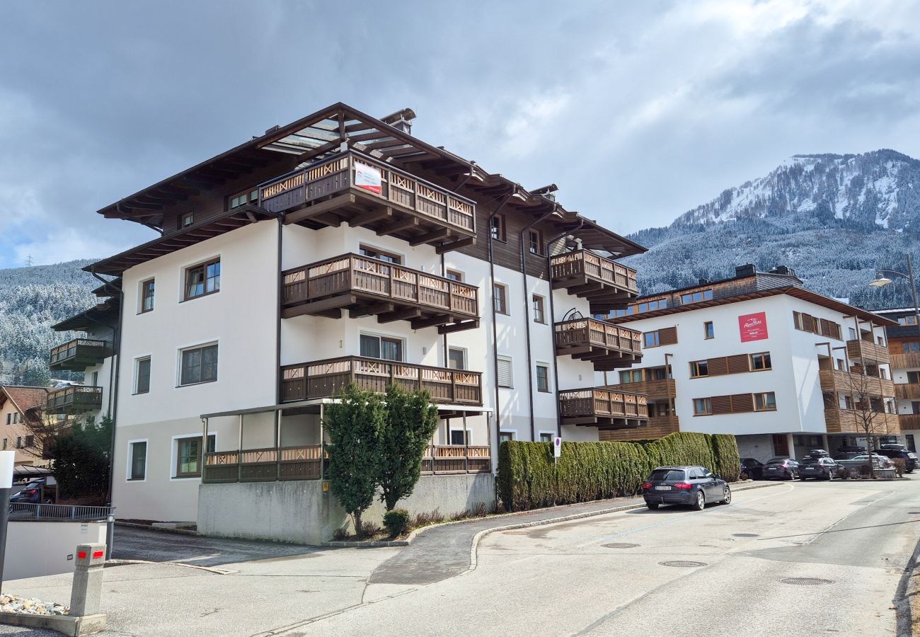 Apartment in Kaprun - Ski & Golf Suite 25: balcony, Maiskogel View