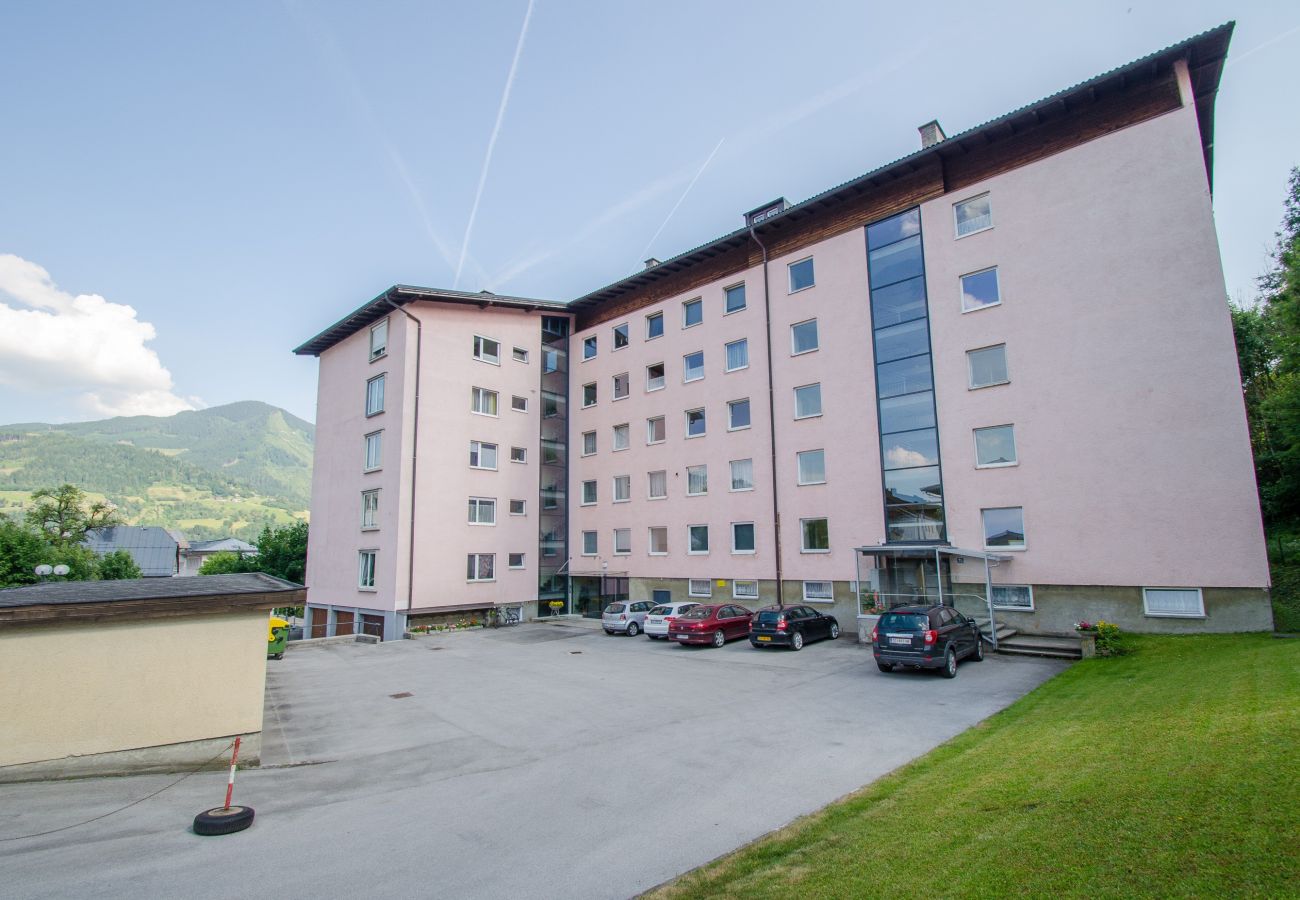 Ferienwohnung in Zell am See - Apartment CityXpress Ski in/Ski out with balcony