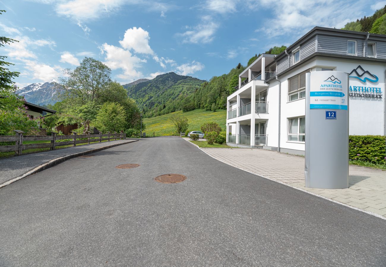 Ferienwohnung in Kaprun - Apartment Glacier View 12.1. with balcony