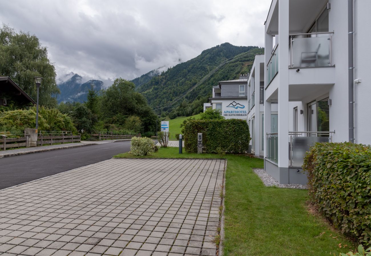 Ferienwohnung in Kaprun - Apartment Glacier View 12.1. with balcony