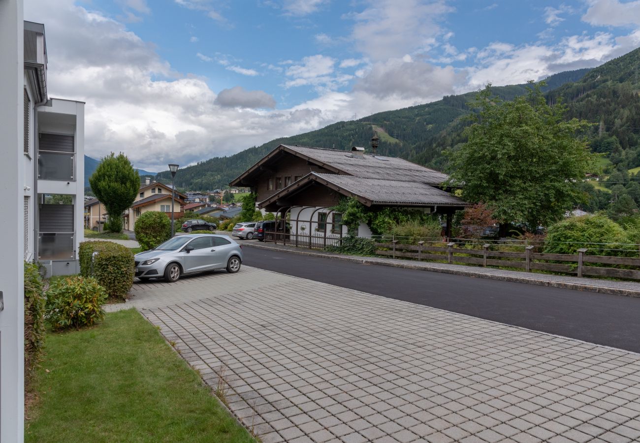 Ferienwohnung in Kaprun - Apartment Glacier View 12.1. with balcony