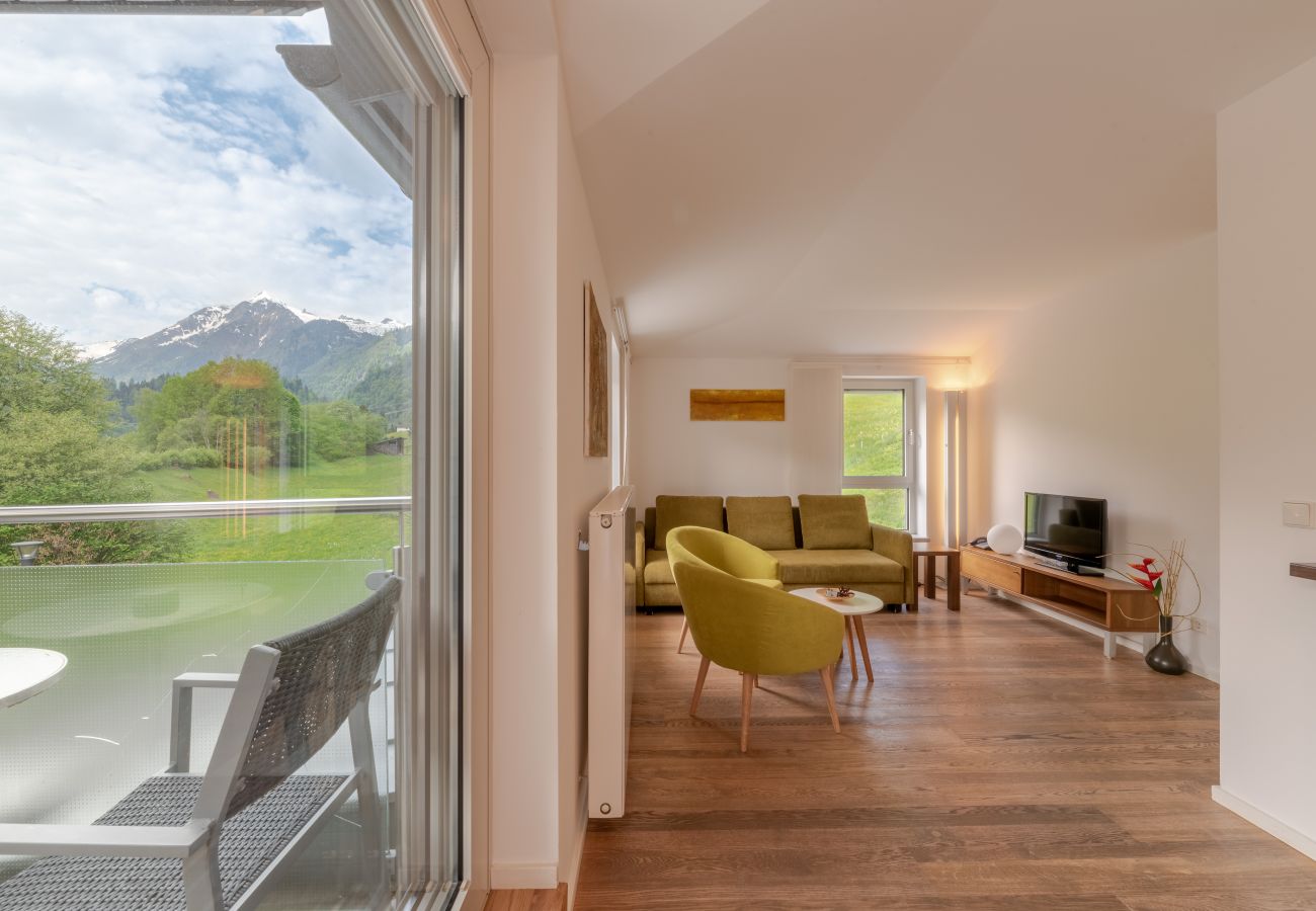 Ferienwohnung in Kaprun - Apartment Glacier View 14.6. with balcony