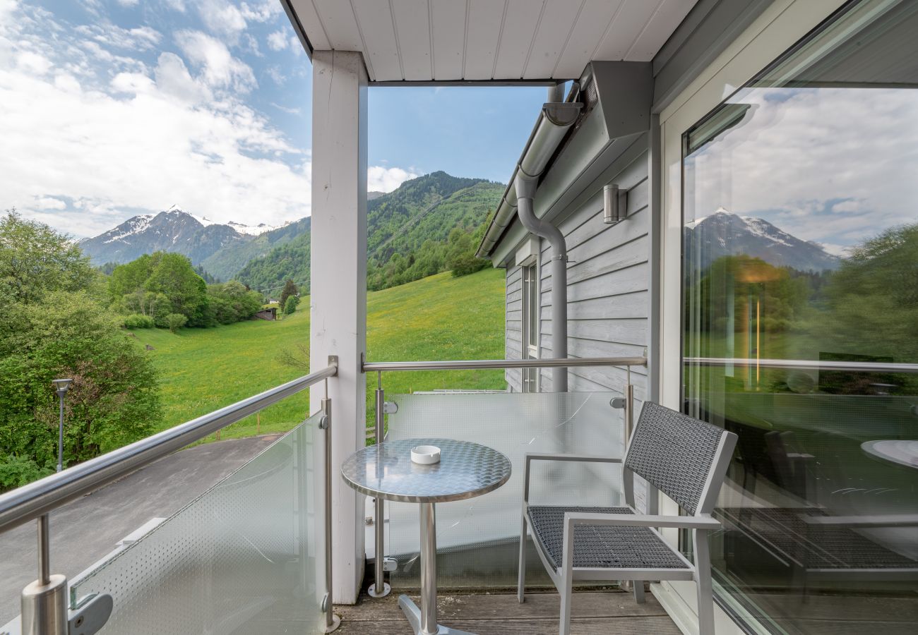 Ferienwohnung in Kaprun - Apartment Glacier View 14.6. with balcony