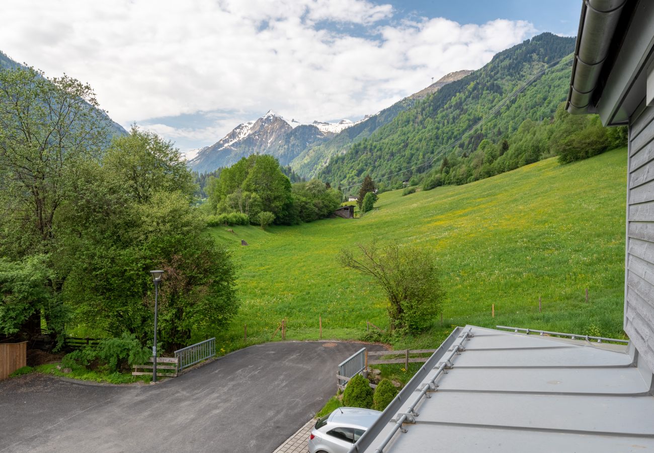 Ferienwohnung in Kaprun - Apartment Glacier View 14.6. with balcony