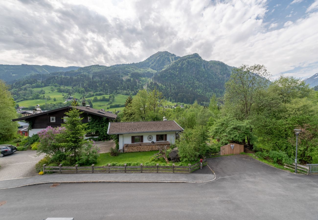 Ferienwohnung in Kaprun - Apartment Glacier View 14.6. with balcony