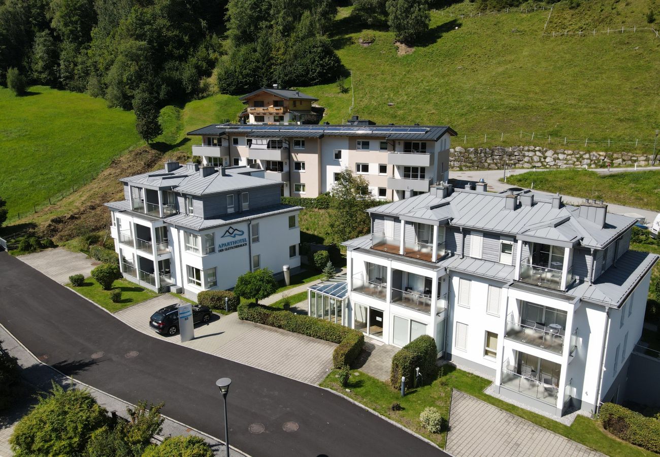 Ferienwohnung in Kaprun - Apartment Glacier View 14.6. with balcony