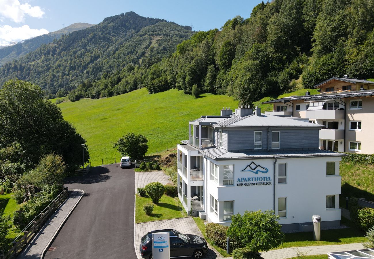 Ferienwohnung in Kaprun - Apartment Glacier View 14.6. with balcony