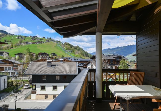 Ferienwohnung in Kaprun - Ski & Golf Suite 25: balcony, Maiskogel View