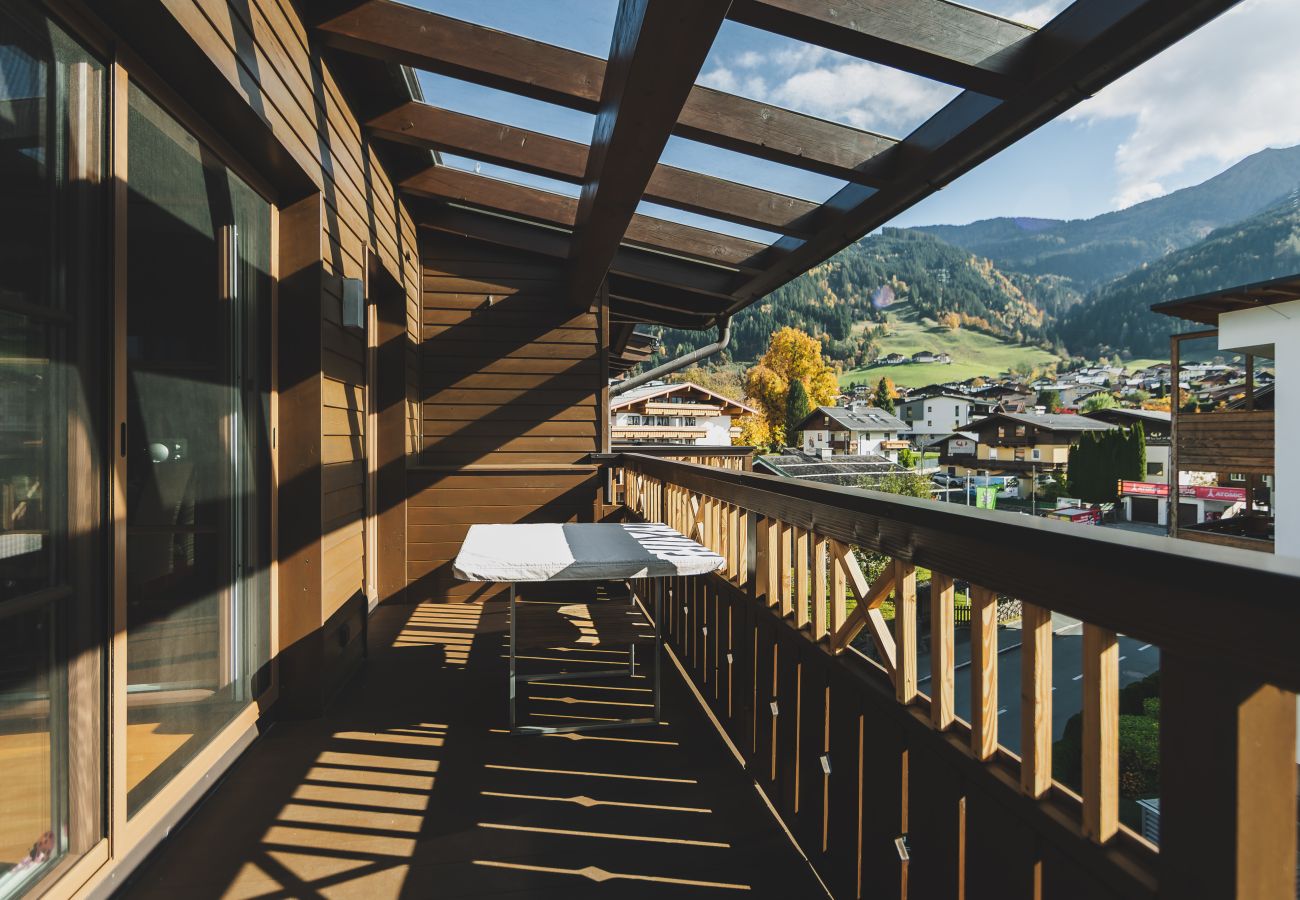 Ferienwohnung in Kaprun - Ski & Golf Suite 25: balcony, Maiskogel View