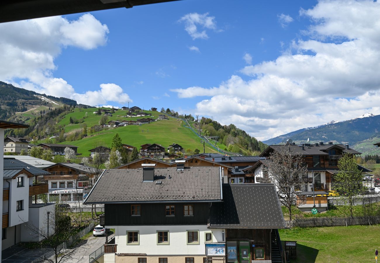 Ferienwohnung in Kaprun - Ski & Golf Suite 25: balcony, Maiskogel View