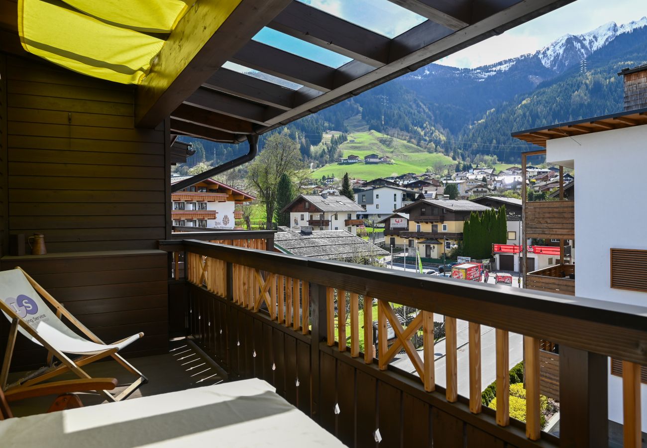 Ferienwohnung in Kaprun - Ski & Golf Suite 25: balcony, Maiskogel View
